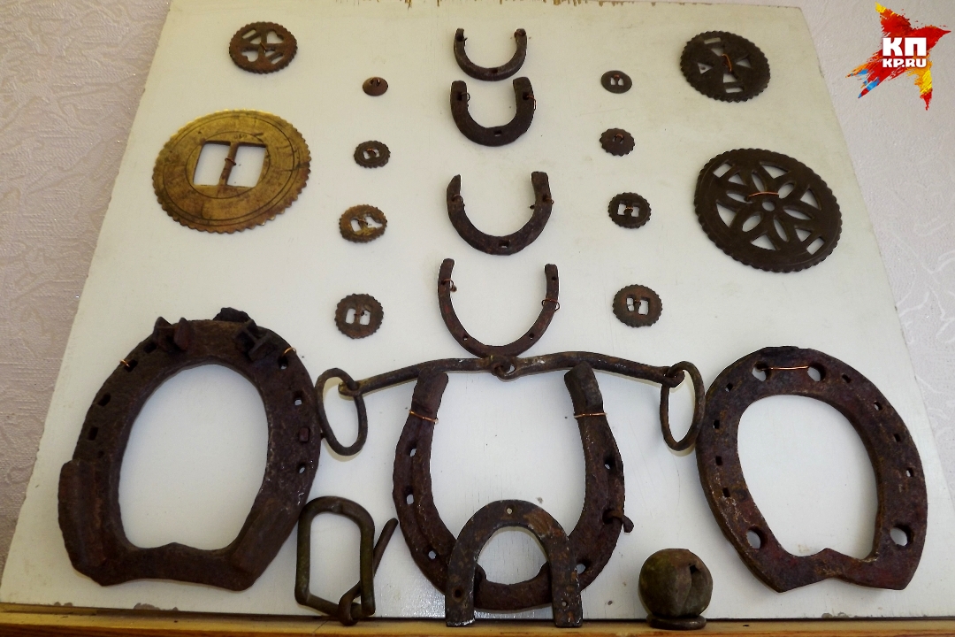 И самые разнообразные подковы: и конские, и на обувь, а также украшения конской сбруи Фото: Ирина ТАРАСОВА