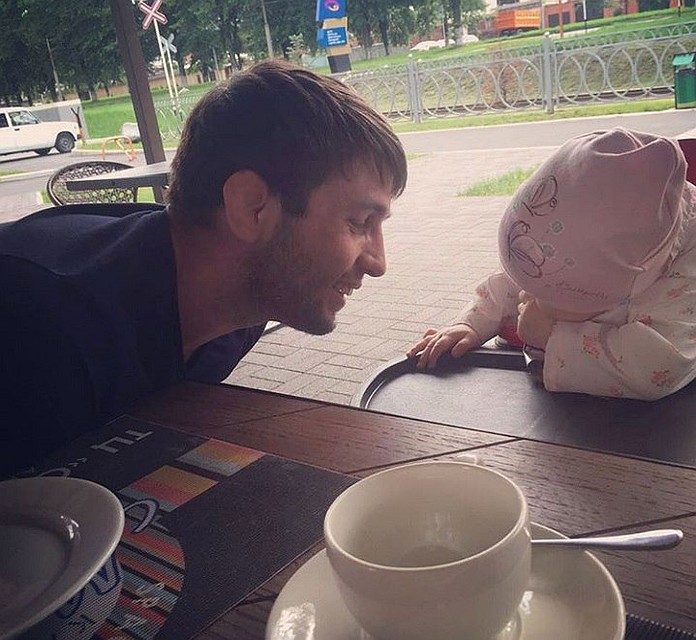 Дома Сослана ждет жена и маленькая дочка. Фото: www.instagram.com/soslan_ramonov/