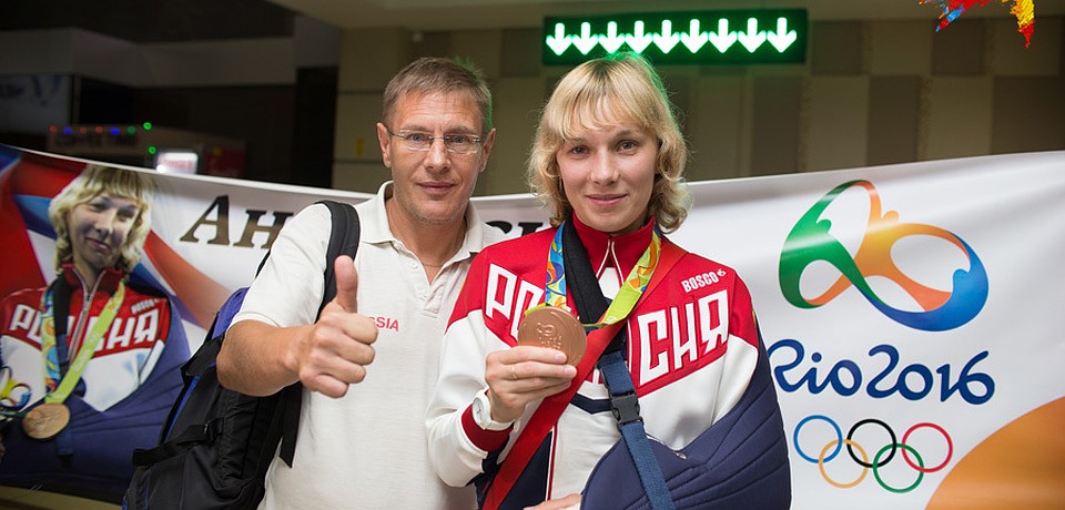 Корреспондент «КП» Алексей Микушин с Настей Беляковой Фото: Валерий ЗВОНАРЕВ