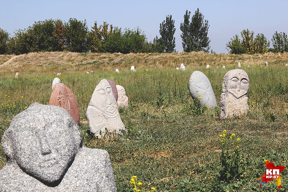 Бал-балы - древние аналоги кыргызских надгробий. Фото: Дарья ПУТЕЙКО