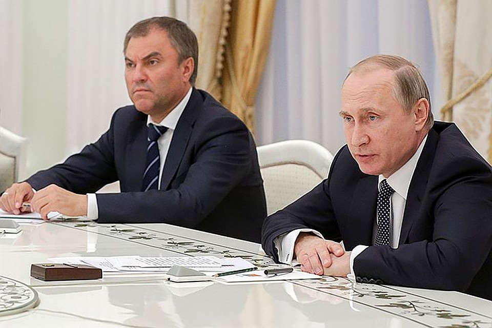 Владимир Путин в ходе встречи с лидерами парламентских фракций предложил на пост спикера Госдумы Вячеслава Володина. Фото: Анна Исакова/ТАСС