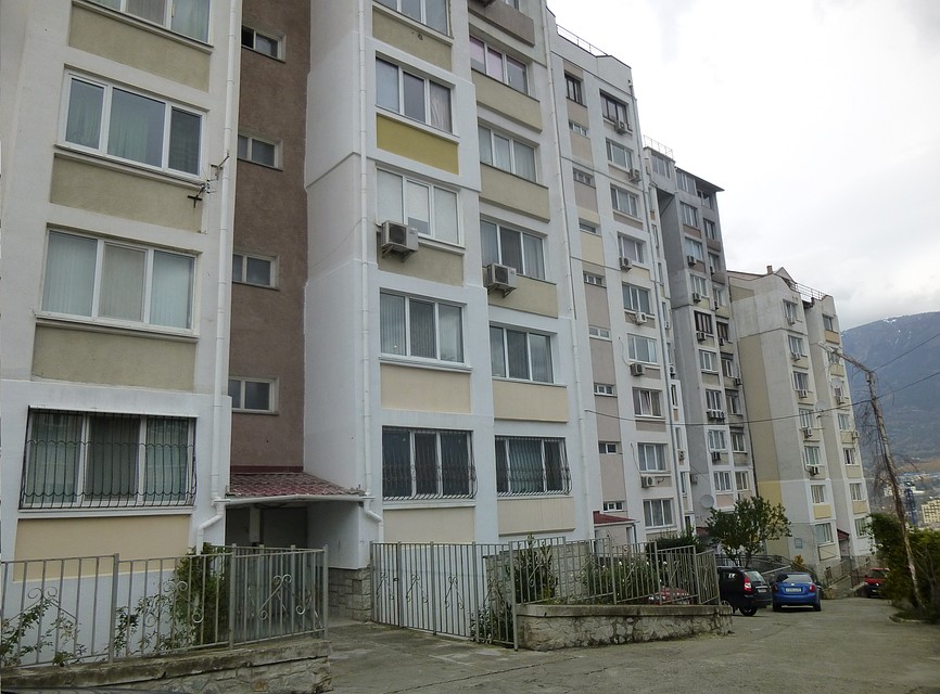 В этом доме находится квартира Квитко. Фото: Анастасия МЕДЫНЦЕВА