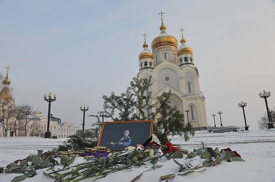 На площади Славы установили фото главного военного дирижера России Фото: Борис КОКУРИН