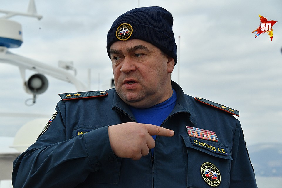Группировкой спасателей руководит директор Департамента пожарно-спасательных сил и специальных формирований, генерал-лейтенант Александр Агафонов Фото: Владимир ВЕЛЕНГУРИН