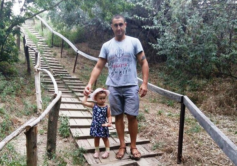 Теперь Арам сам воспитывает старшую дочь, которой всего 2 с половиной годика. Фото с личной странички героев публикации.