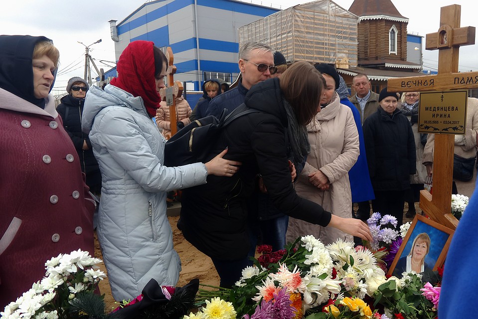 Проститься с Ириной пришли более полусотни человек Фото: Екатерина ТОЛМАЧЕВА
