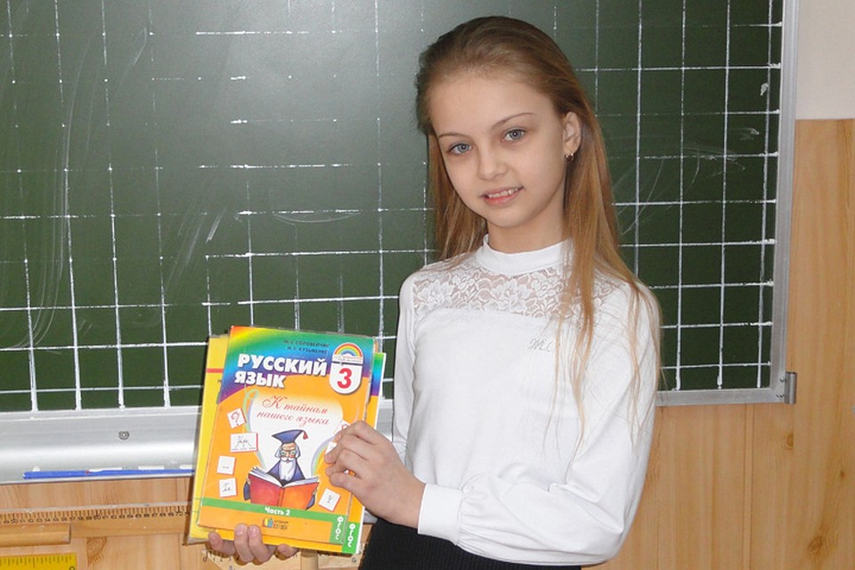 Маленькая Ксюша Тарычева из третьего «Б» класса принесла аж 100 кг! Фото: Алексей КАЗАКОВЦЕВ