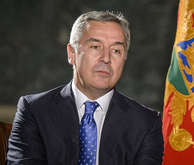 Выждав пару дней, пранкеры позвонили и бывшему премьеру Черногории Мило Джукановичу