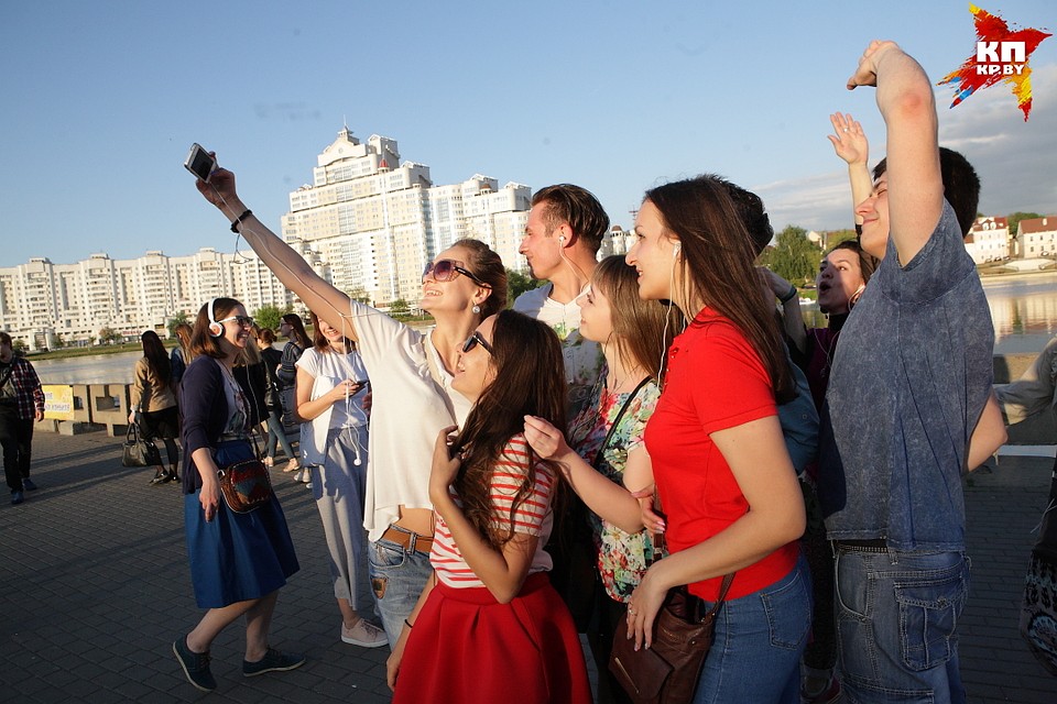 Участники танцевали и шли по центру города Фото: Святослав ЗОРКИЙ