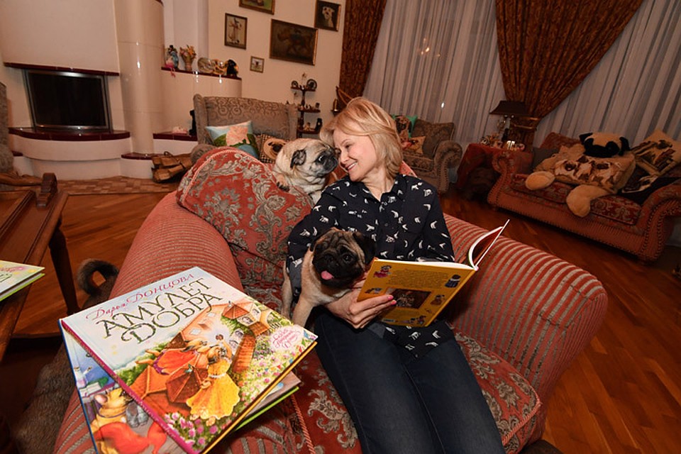 Недавно Донцова попробовала себя в новом жанре - стала писать детские книги. Фото: Евгения ГУСЕВА