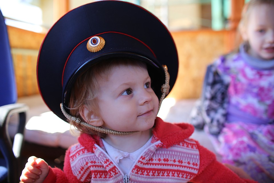 В семье три девочки и один мальчик. Фото: Валерий ЗВОНАРЕВ