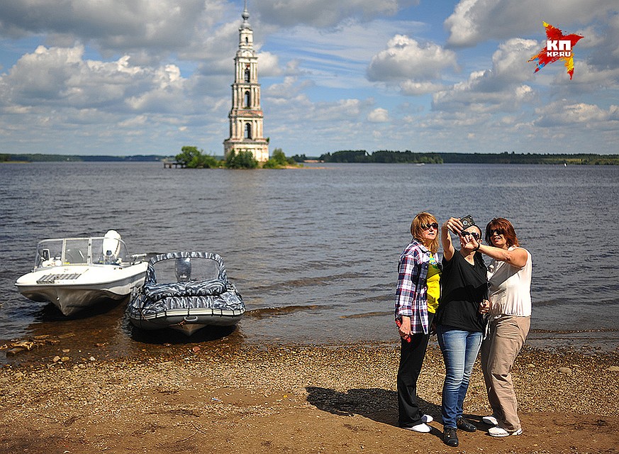 Колокольня Никольского собора в Калязине. Фото: Виктор ГУСЕЙНОВ