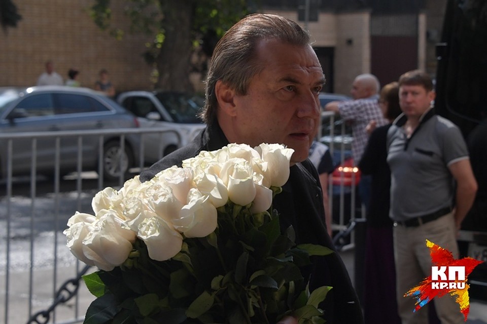 Проститься с актрисой пришел режиссер Алексей Учитель Фото: Владимир ВЕЛЕНГУРИН