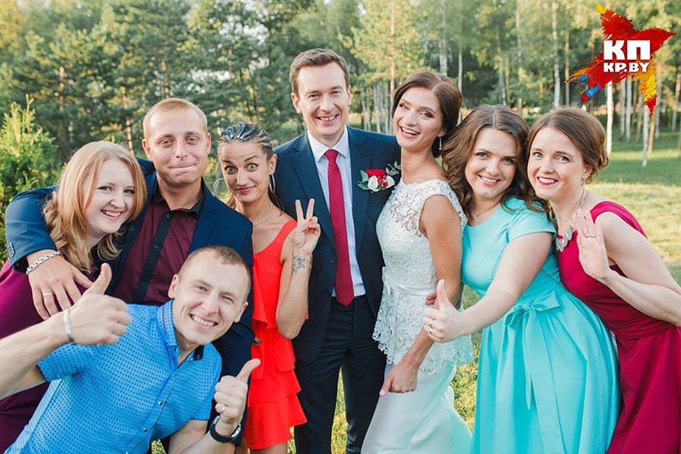 Гостями на свадьбе были коллеги и близкие молодоженов.