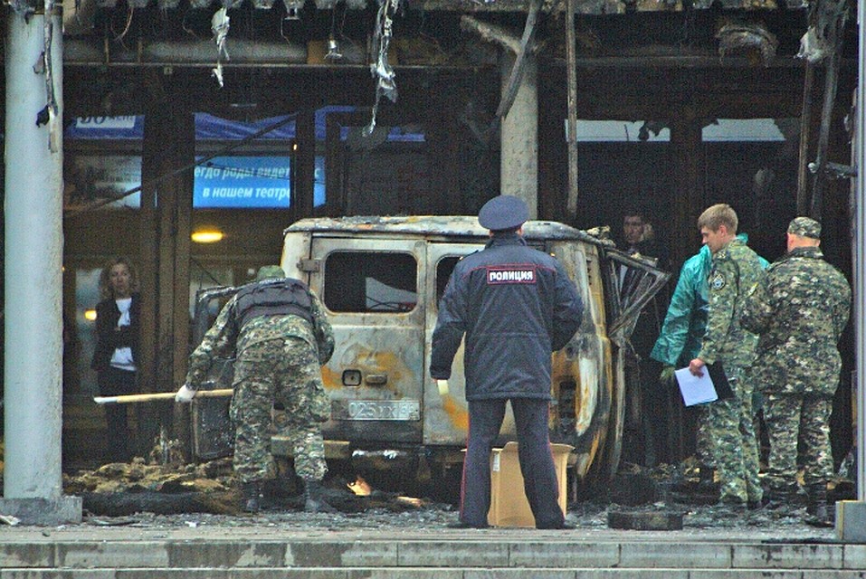 Денис Мурашов поджeг УАЗ, в котором находились десятки литров бензина. Фото: Алексей БУЛАТОВ