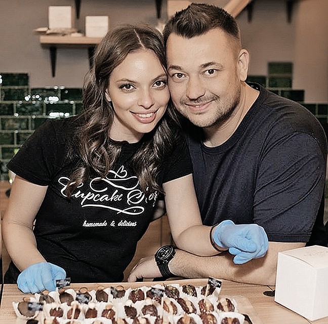 Капкейки от семьи Жукова и Регины Бурд сначала готовили у них дома. Фото: Instagram.com