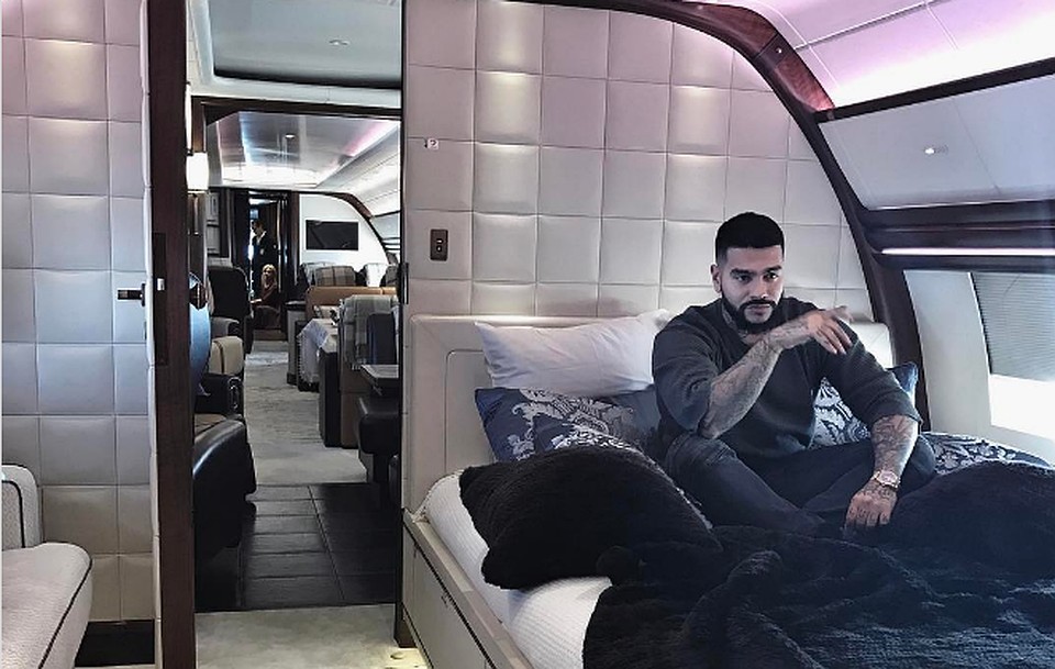 Интерьер самолета Кадырова рассекретил певец Тиматив в марте этого года. Фото: Instagram.