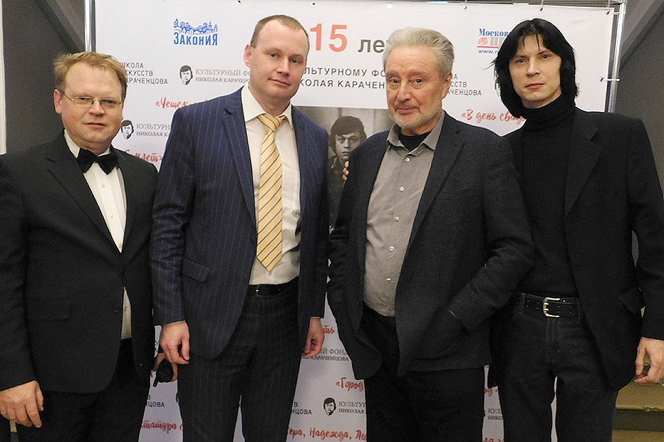 Поддержать Андрея Караченцова (на фото он второй слева) пришли его друзья и коллеги Николая Петровича. ФОТО Максим ФЕДОРОВ