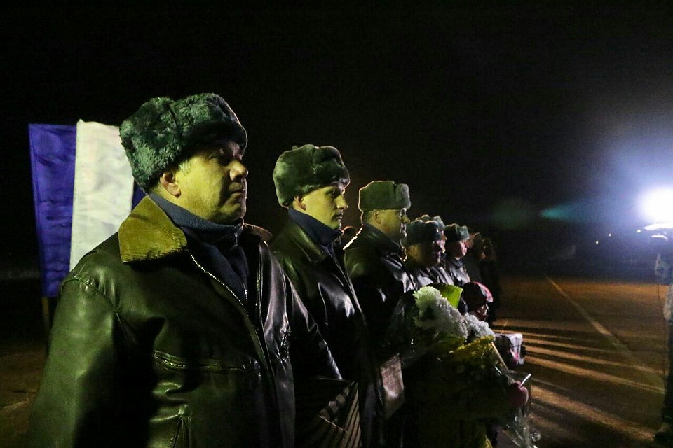 Экипаж Максима Чистых чем-то напоминает о фильме "В бой идут одни "старики". Фото: Михаил ЕГОРОВ