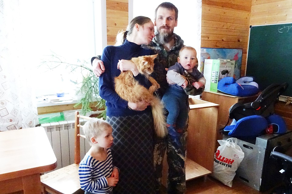 Питерское семейство Ивана Солодухи крепко обосновалось на Вятке и ждет друзей из города на Неве Фото: Николай ВАРСЕГОВ