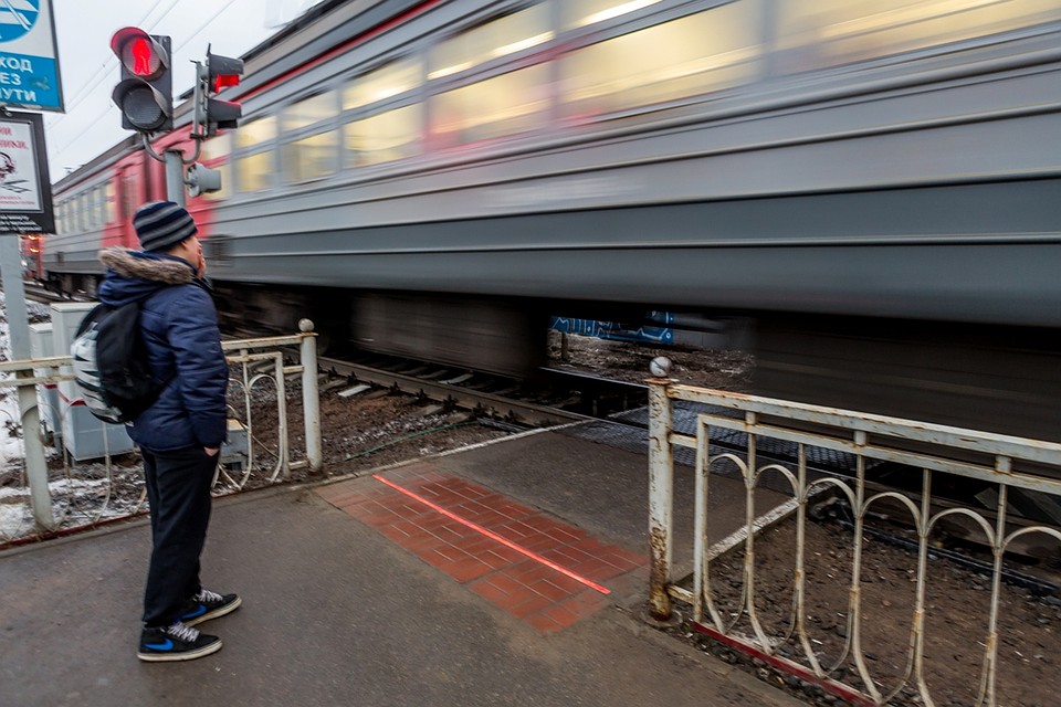 Надземный переход здесь построить невозможно. Фото: Олег ЗОЛОТО