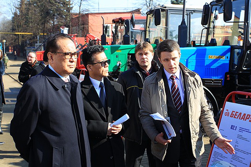 Министр иностранных дел КНДР на заводе МТЗ. Март 2015. Фото: МТЗ.