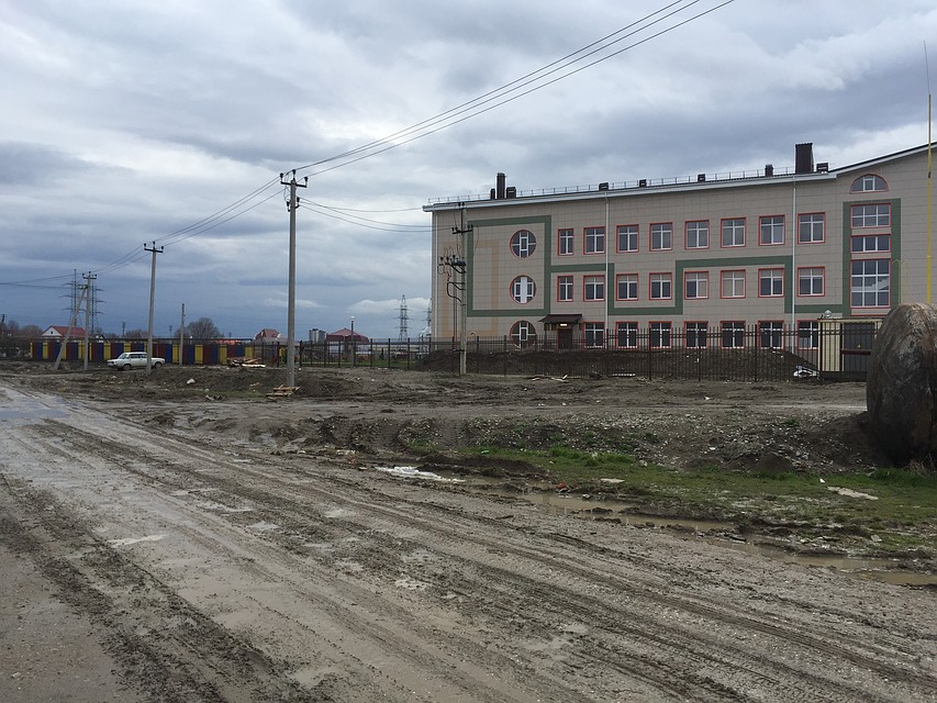 Учебное заведение уже даже обнесено забором Фото: Ольга СУХОВА