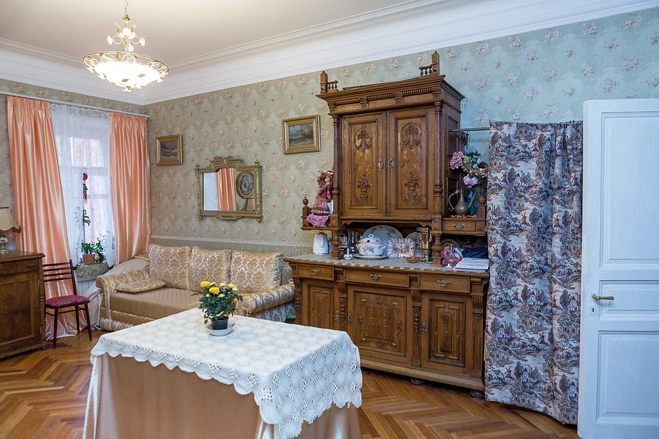 Гсоитная включает в себя столовую и кабинет Фото: Олег ЗОЛОТО