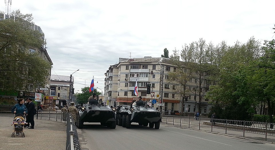 В городах пройдут выставки военной техники. Фото: Анастасия КУРДЮКОВА
