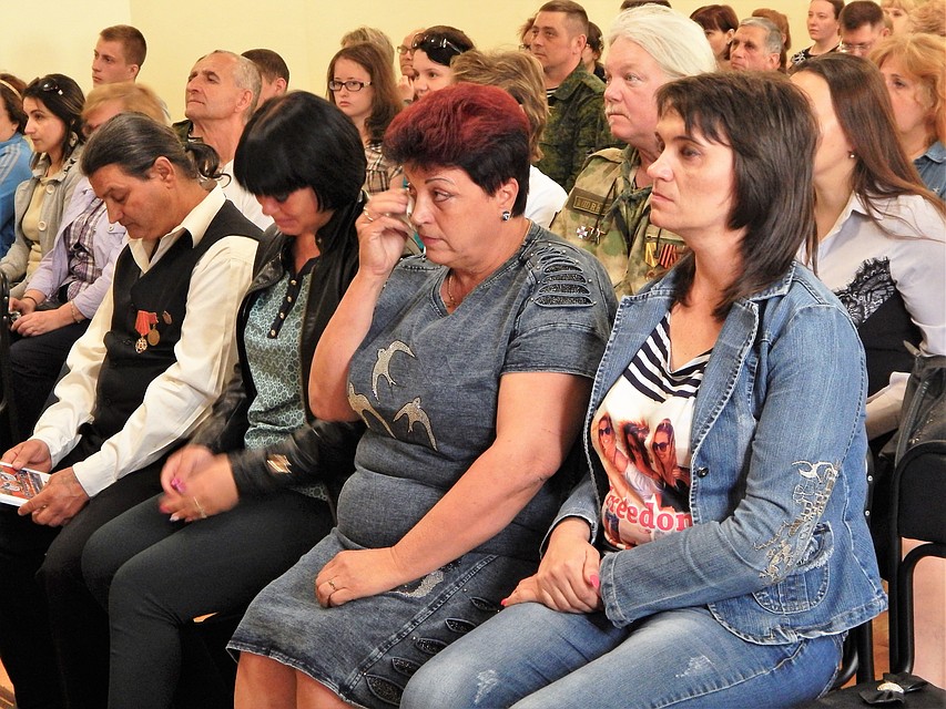 На презентации присутствовали самые близкие для Михаила люди – мама Героя Нина Толстых и его сестра Марина Черноволова Фото: Татьяна Каралёва