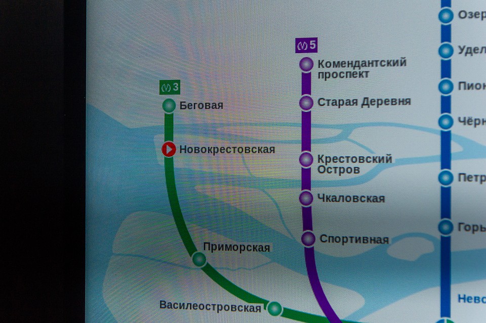 Название станции присутствует разве что на экране аппарата Фото: Олег ЗОЛОТО