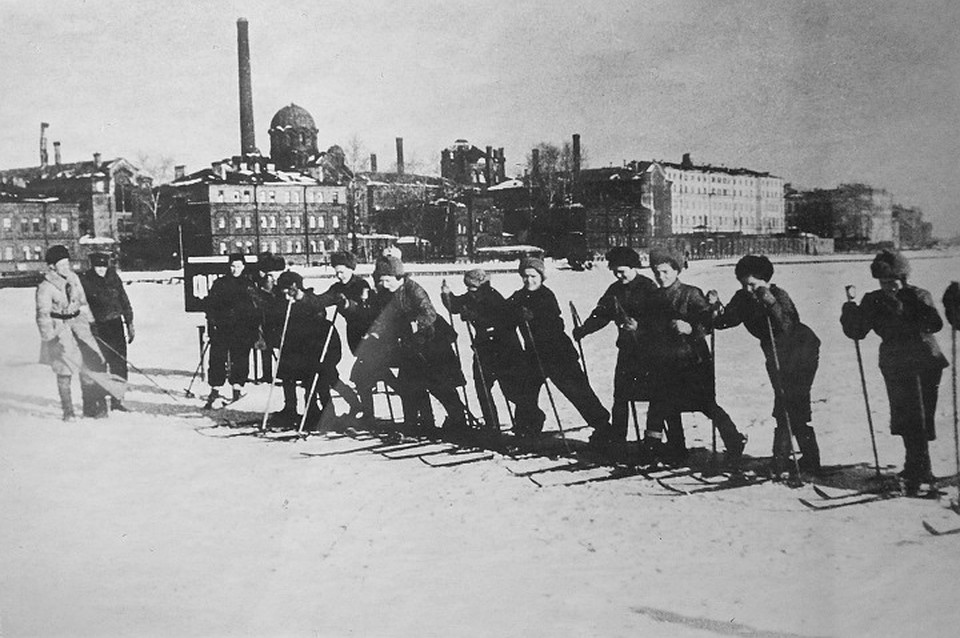 Лыжные соревнования бойцов ПВО в 1943 году.