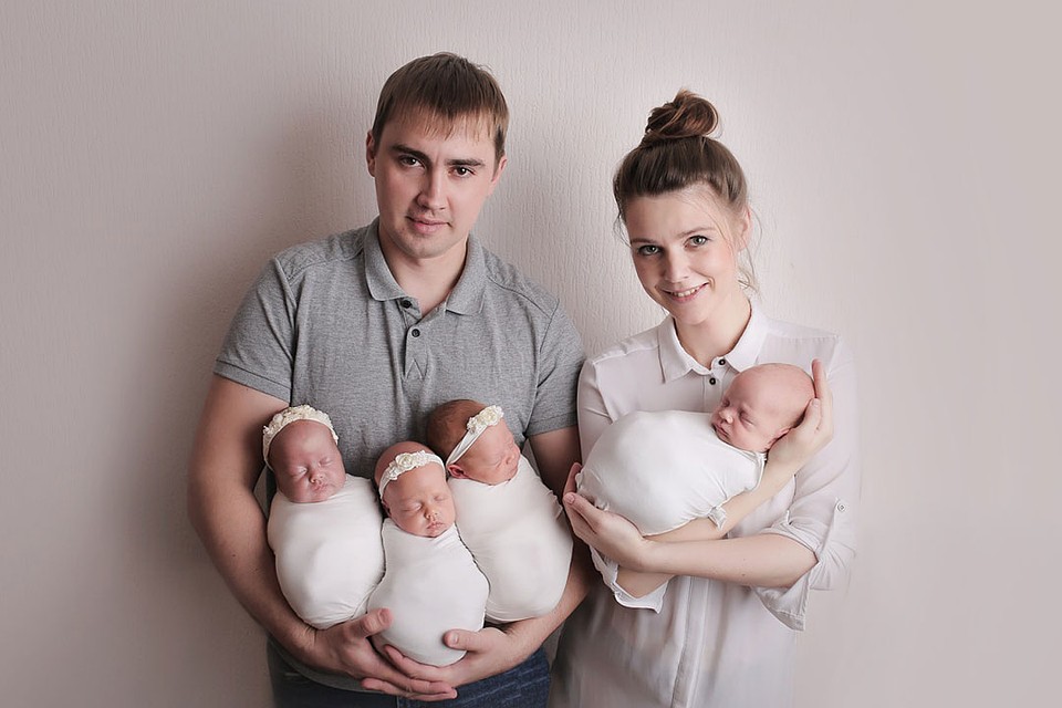 Счастливые родители, за раз ставшие многодетной семьей. Фото предоставлено Еленой Михайловской