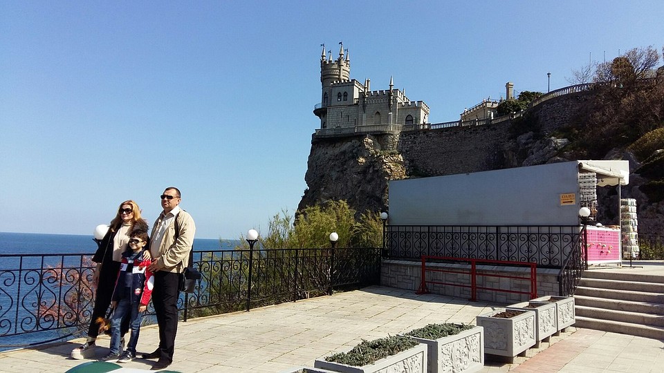 Туристы расчитывают существенно сэкономить, приехав в Крыму по мосту. Фото: Анастасия КУРДЮКОВА