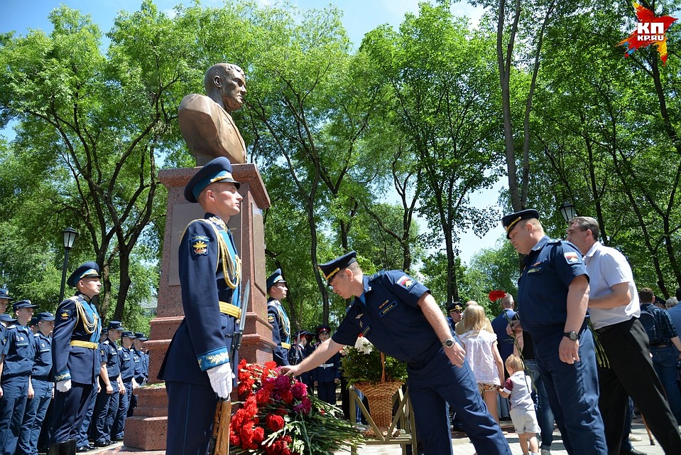 Памятник погибшему в Сирии летчику Роману Филипову открыли 15 июня. Фото: Кристина БРАЖНИКОВА