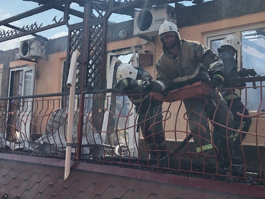 Пожарные справились с огнем за полтора часа
