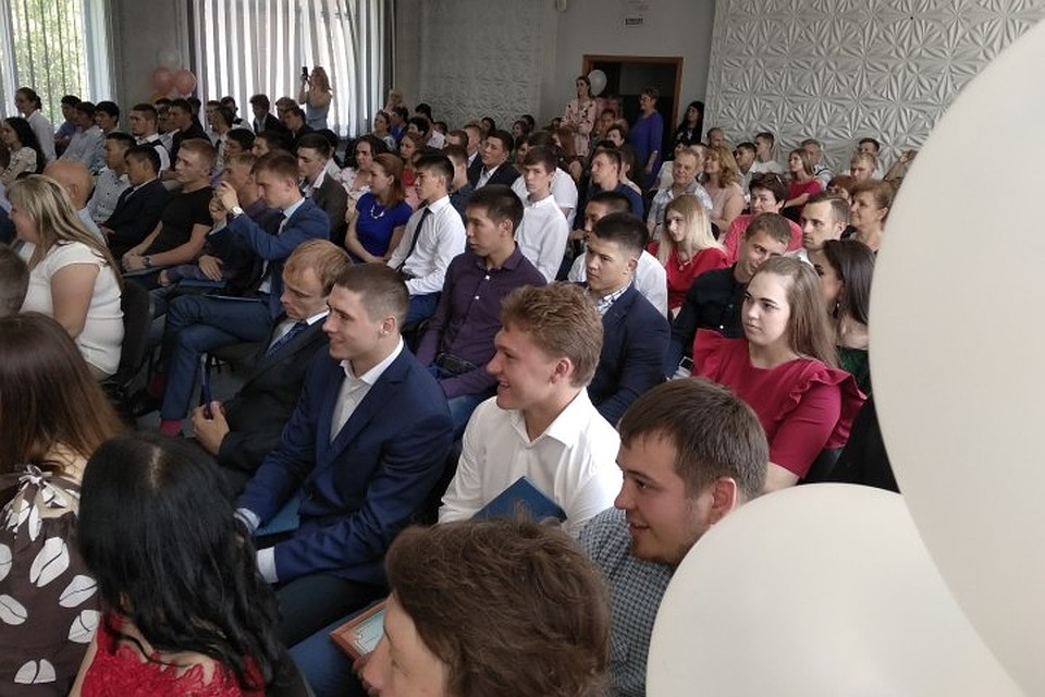 Звездный выпуск училища: в этом году выпускников оказалось необычайно много. Фото: Екатерина РОМАНОВА