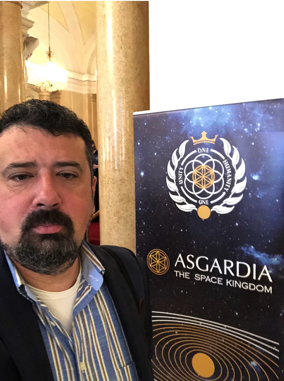 Обозреватель "КП" стал членом парламента Асгардии Фото: Александр МИЛКУС