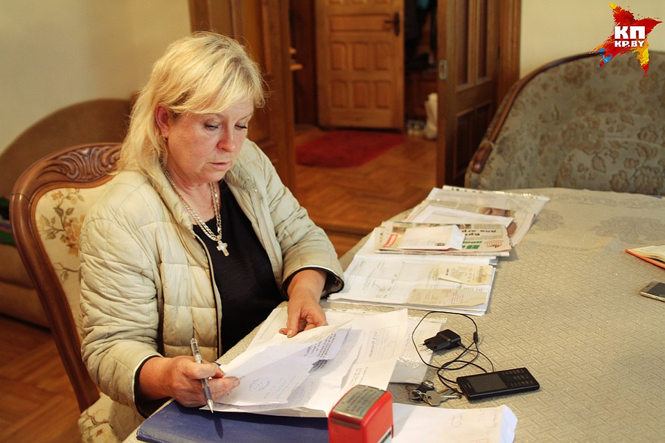 Светлана рассказывает, что к ней постоянно приходят люди: одни - чтобы обсудить новости о том, как идет расследование, другие - поблагодарить за то, что не опустила руки Фото: Микита НЕДАВЕРКОВ