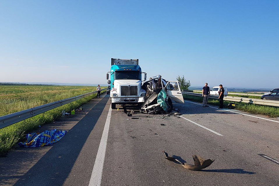 В Украине микроавтобус врезался в грузовик: погибли пять белорусов. Фото: АБРОСЬКИН Вячеслав