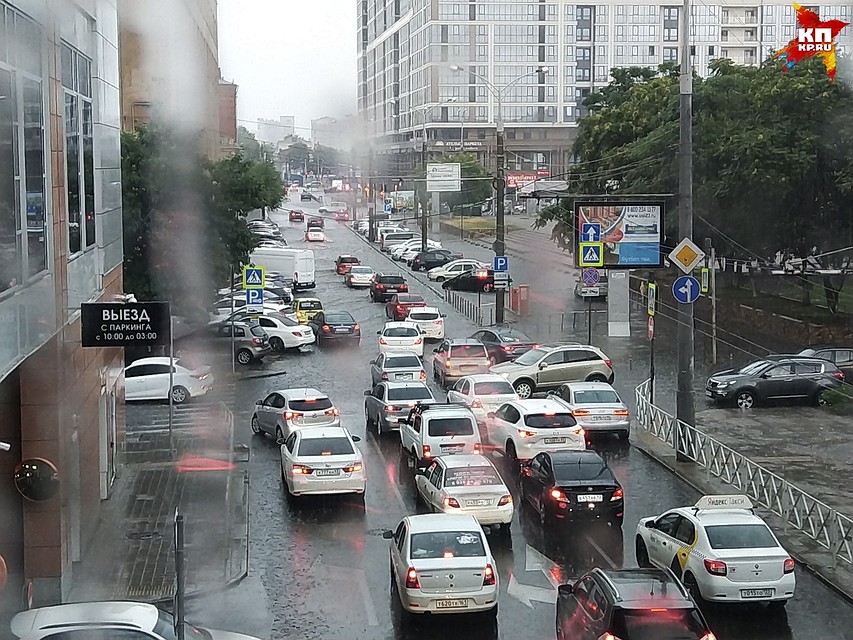 Краснодар снова затопило Фото: Артём ГНАТЕНКО