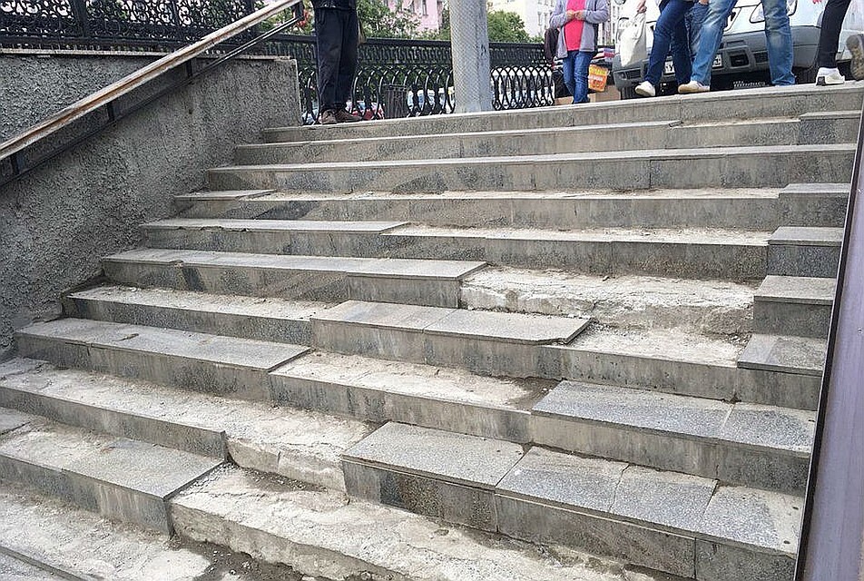 Так выглядел спуск до ремонта. Фото: tg.obzorin.ru.