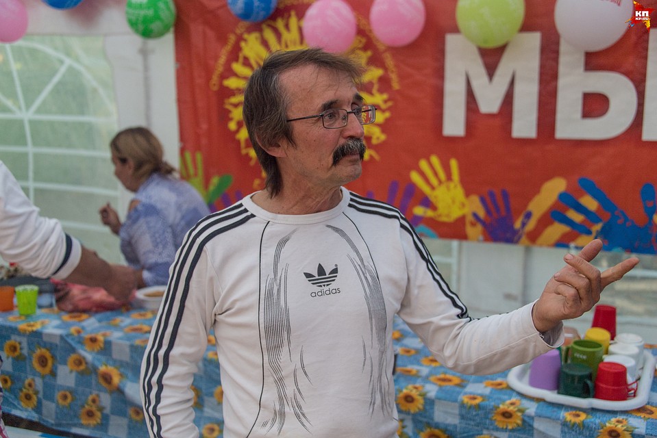 Юрий Грушин каждый год приезжает на фестиваль вместе с друзьями на автобусе из Ставрополя Фото: Виктор ГУСЕЙНОВ