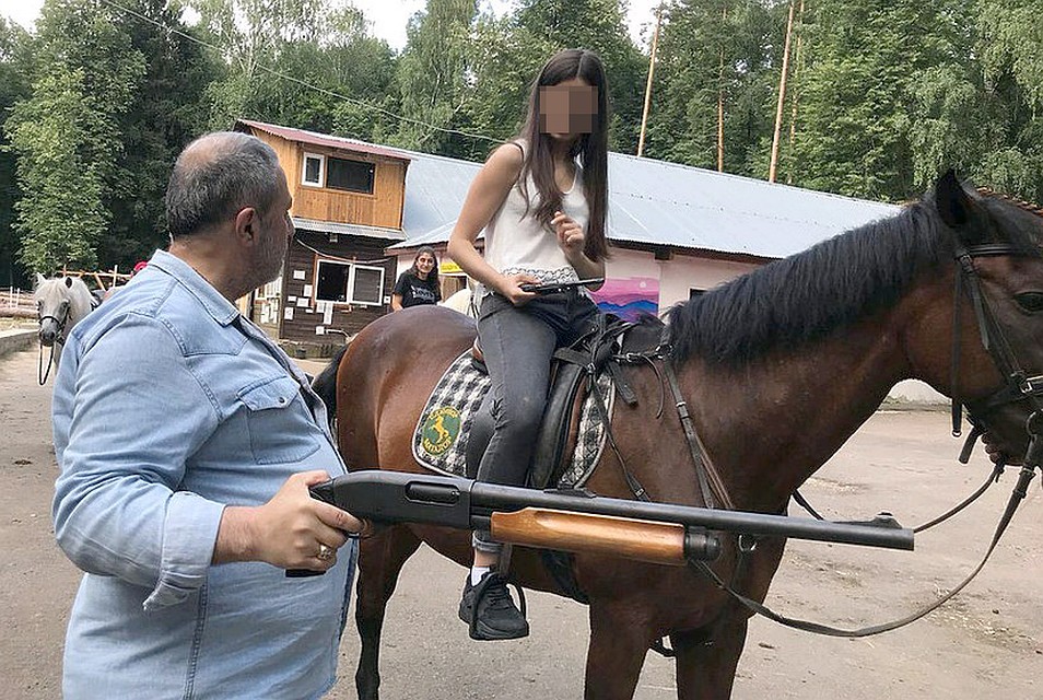 Михаил Хачатурян жестко контролировал своих дочерей.
