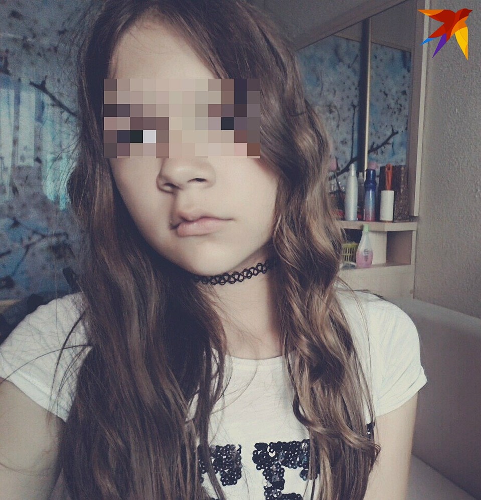 13-летняя девочка сидит под домашним арестом.