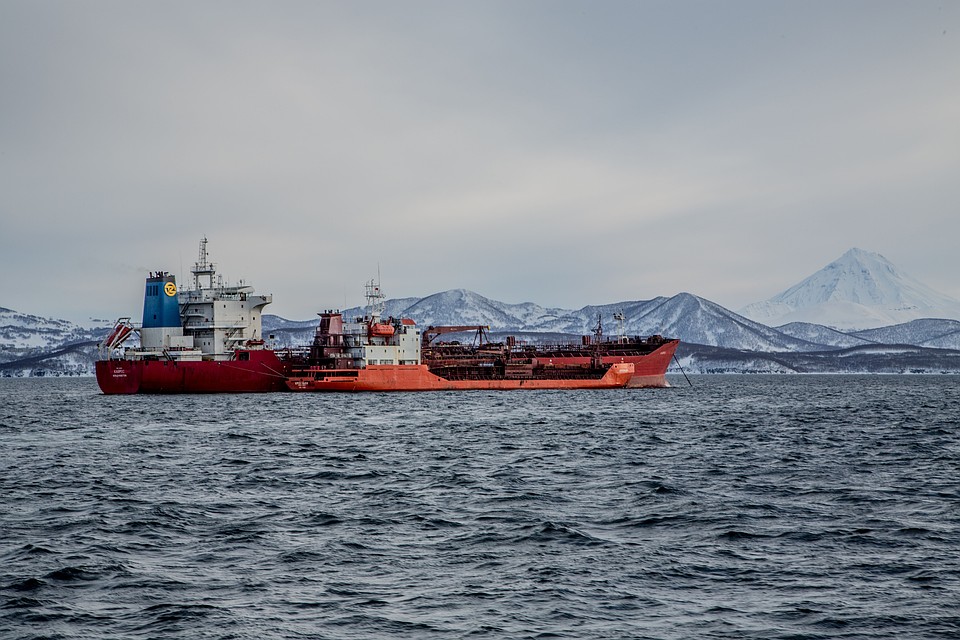 Капитаны Группы компаний "Морской Траст" могут бункеровать суда без оглядки на погоду Фото: Предоставлено "Комсомолке"