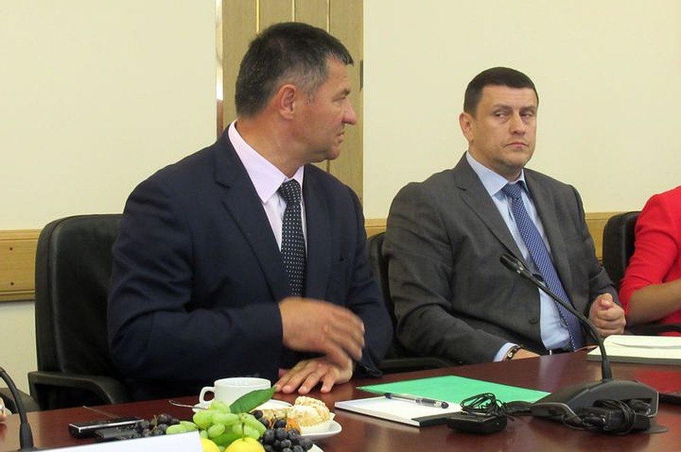 Глава Приморья Андрей Тарасенко и его заместитель по внутренней и информационной политике Дмитрий Братыненко Фото: Ксения КРЫМОВА