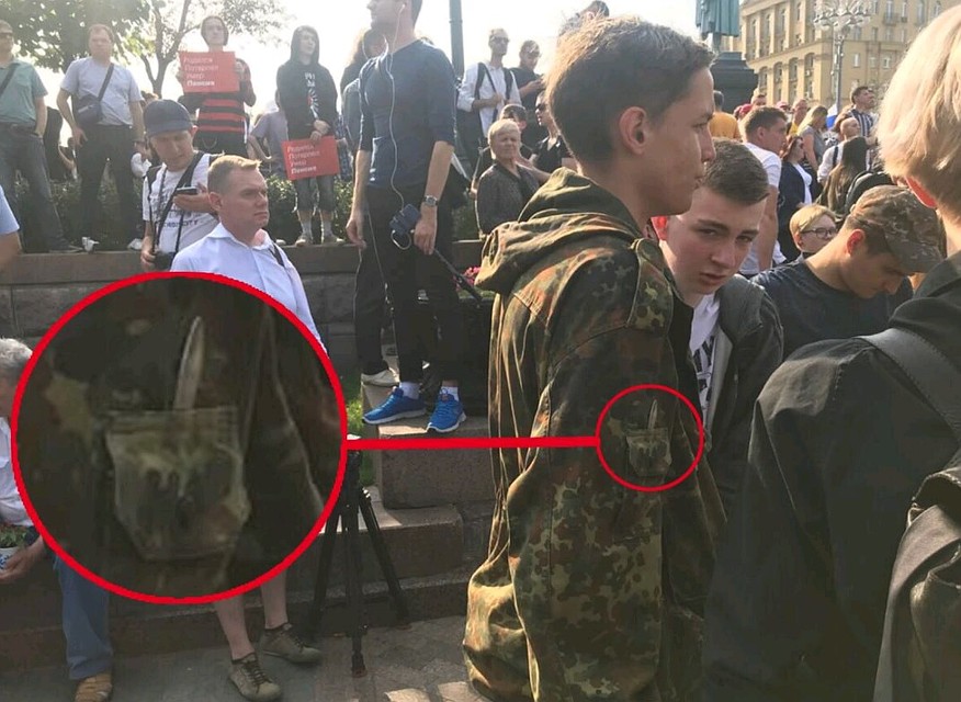 Писатель Армен Гаспарян разглядел заточку у участника митинга на Пушкинской. ФОТО Твиттер A_Gasparyan