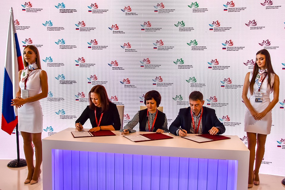 Церемония подписания на площадке Минвостокразвития Фото: Вадим ЛУКОВЕНКОВ