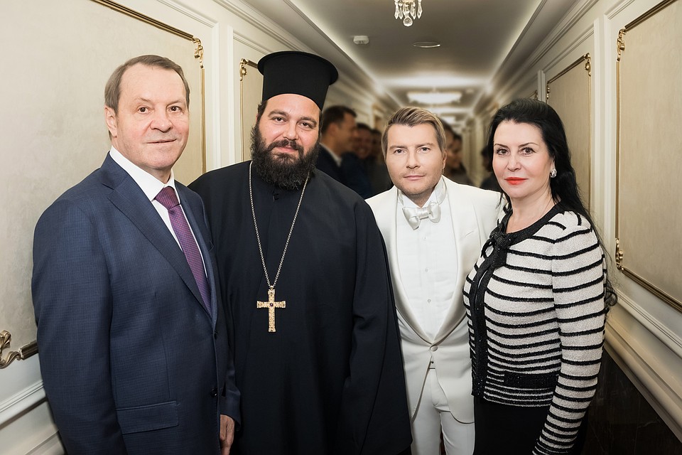 Родители певца и отец Иустин — настоятель храма святого Спиридона на Корфу. Фото Любови Шеметовой